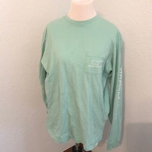 Vineyard vines t-shirt size large!!💚💚